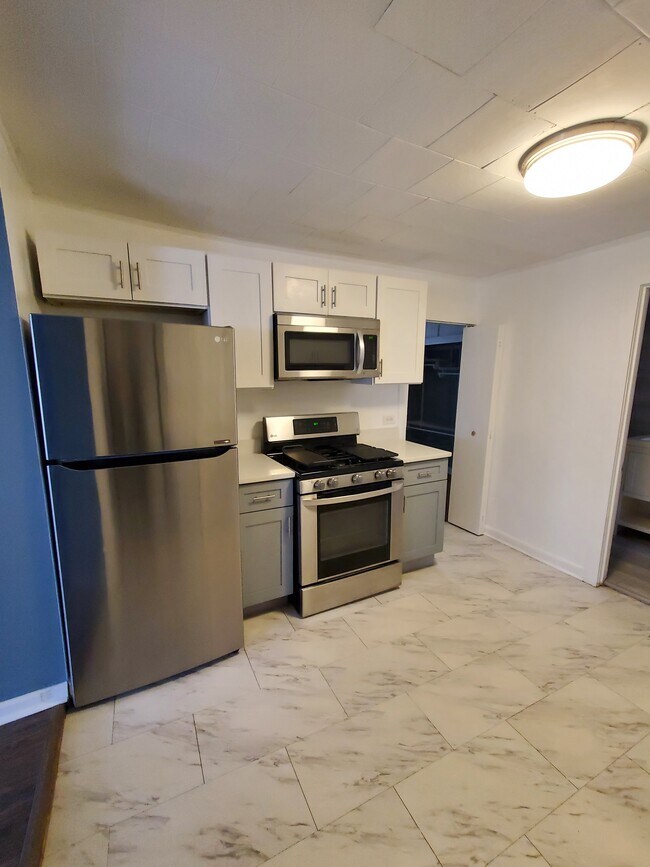 Cocina - 834 N Greenview Ave