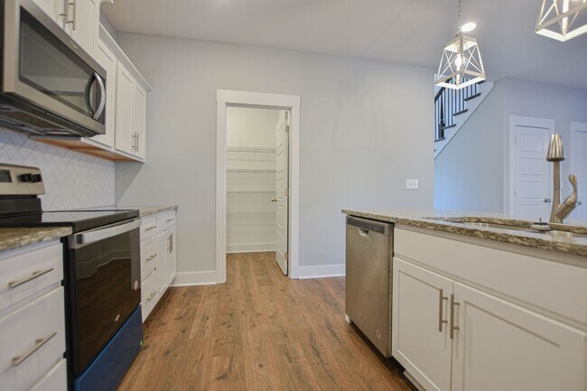 Foto del edificio - Pet Friendly Four Bedroom!