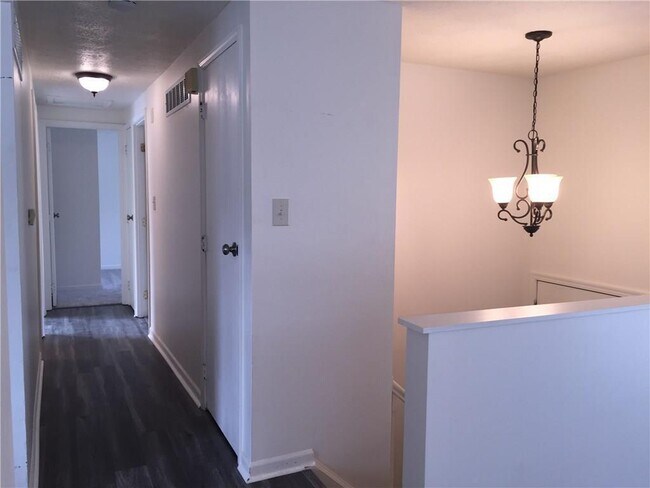 Building Photo - 7717 Cambridge Dr
