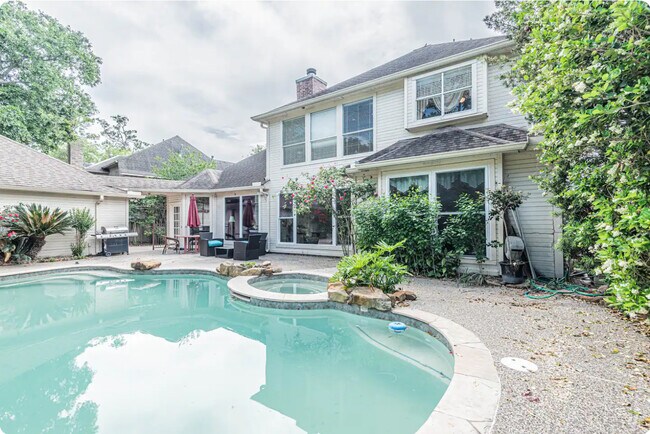 Foto del edificio - 3206 Chapel Bend Dr
