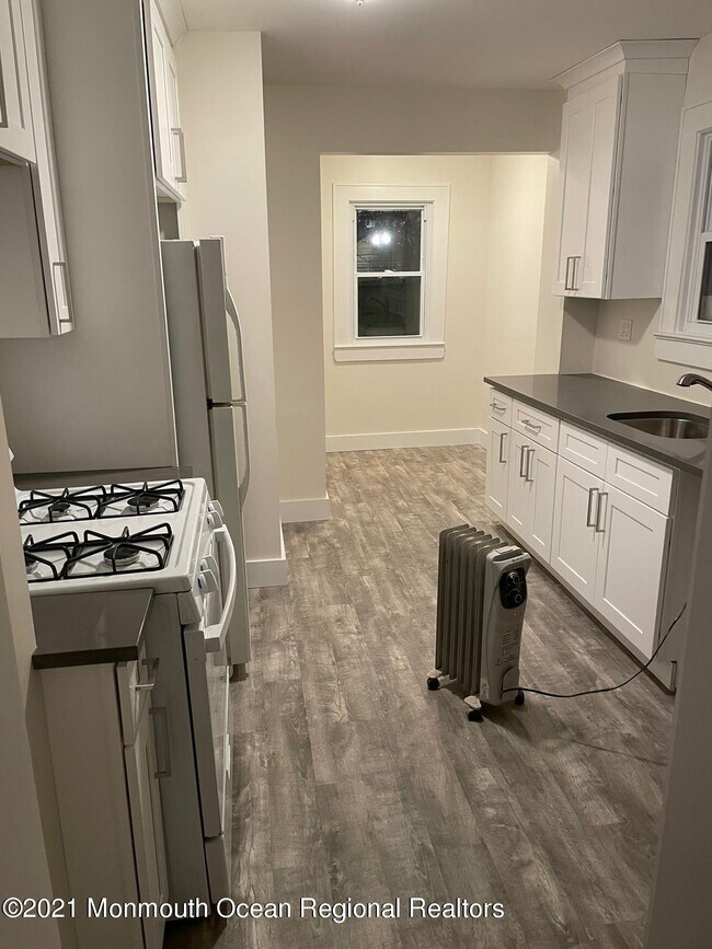 Building Photo - 838 Remmos Ave