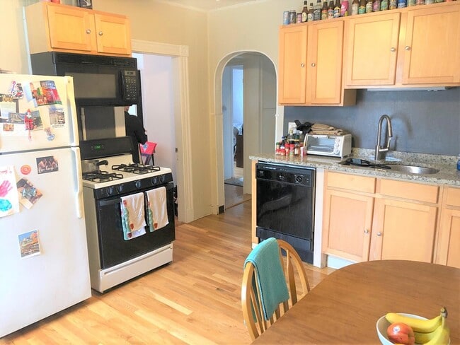 Building Photo - 2 Ibbetson St