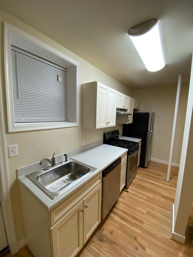 Foto del edificio - 3128 Stuart Ave