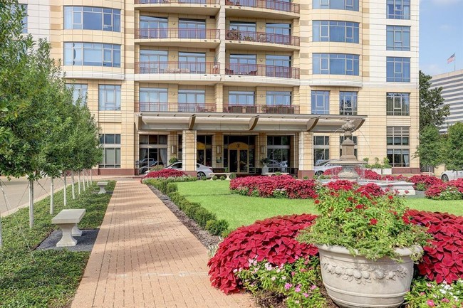 Foto del edificio - 1000 Uptown Park Blvd