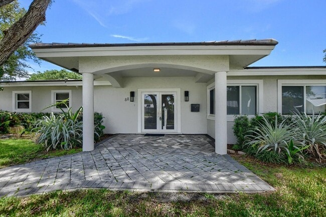 Foto del edificio - 88 SW 10th Dr