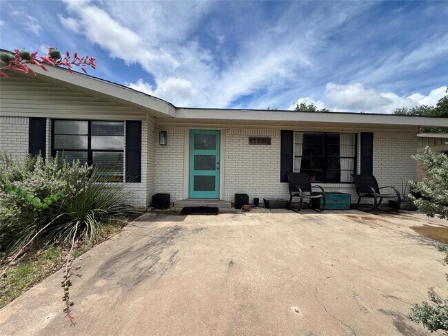 Foto del edificio - 11702 Oak Trail