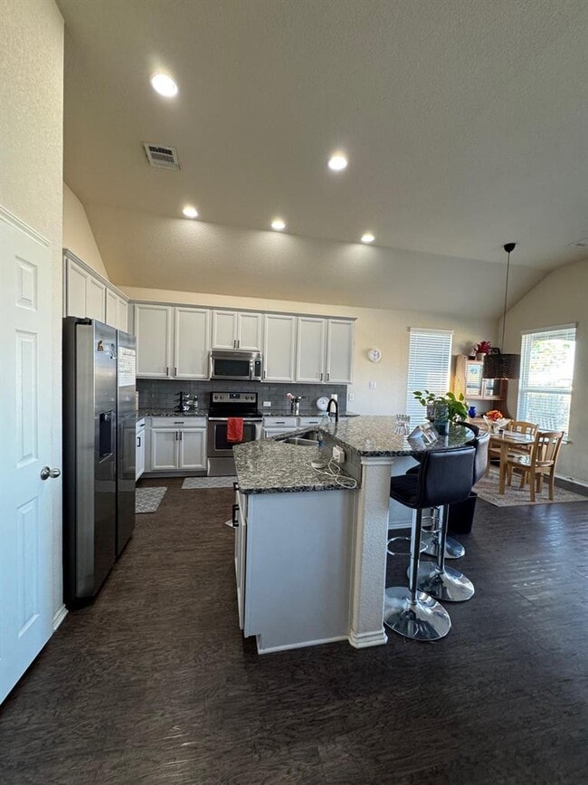 Building Photo - 401 Hyltin St