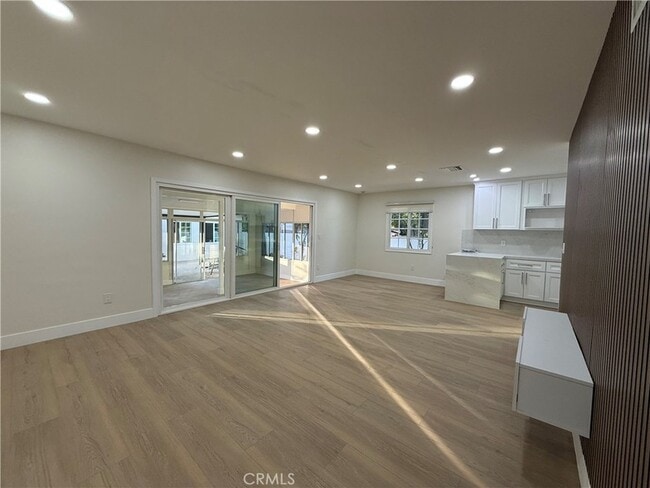 Building Photo - 9123 Woodley Ave