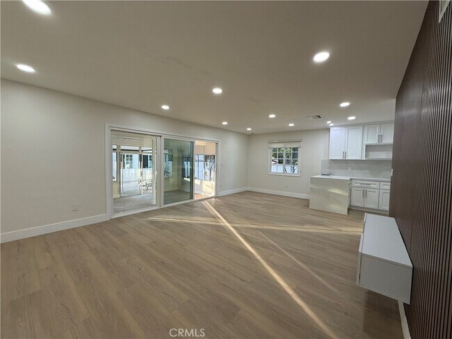 Foto del edificio - 9123 Woodley Ave