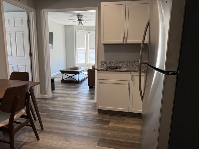 Building Photo - Newly renovated fully furnished 1 bedroom apartment on the Square
