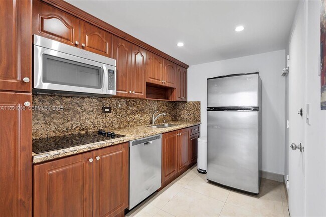 Building Photo - 5555 Collins Ave