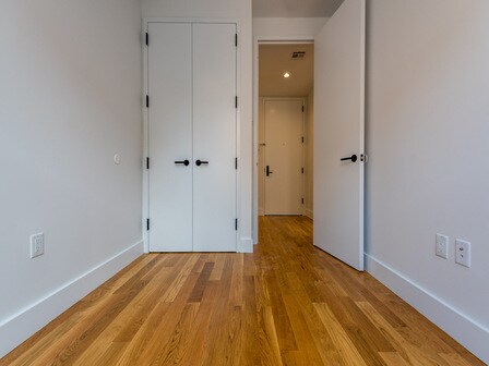 Building Photo - 724 5th Ave