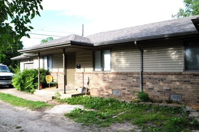 Building Photo - 1602 W Lynn St