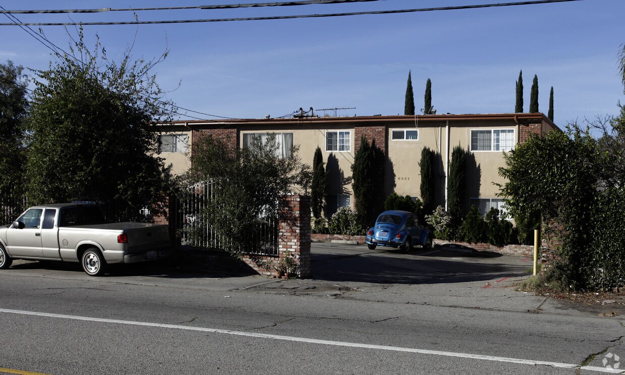 Foto principal - 6661 Fulton Ave