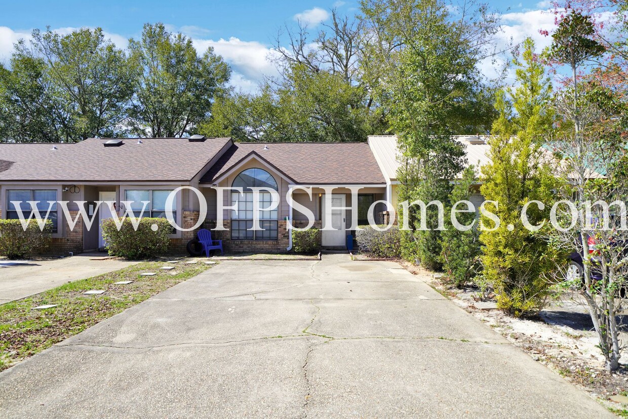 Primary Photo - 2 bed Townhome in Fort Walton Beach