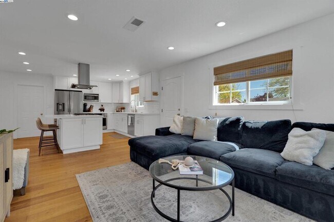 Foto del edificio - Live in a Modern Luxury 3BR/2BA Home with ...