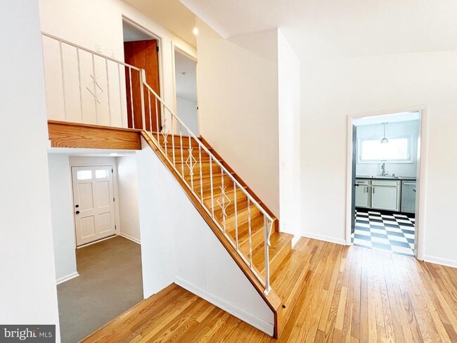 Building Photo - 450 Linden Ave