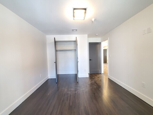 Unit 2R - 69 Jackson St