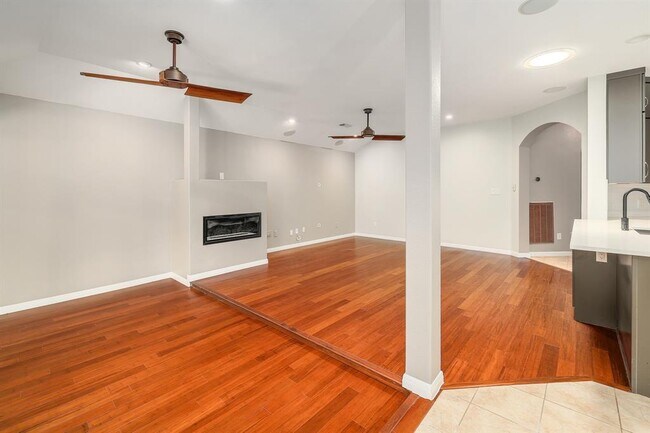 Building Photo - 4920 Hibiscus Valley Dr
