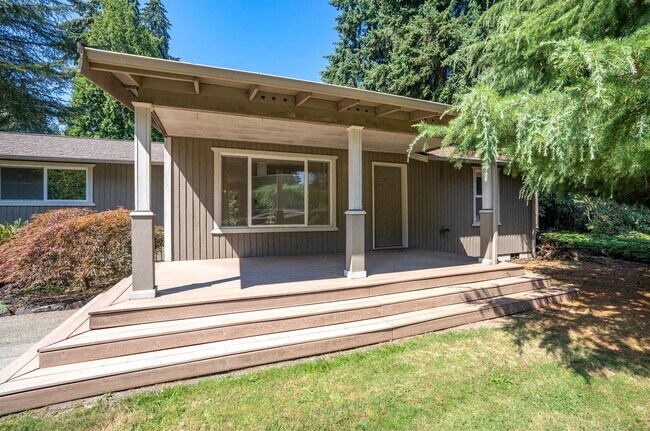 Building Photo - Delightful 2 Bedroom w/Garage
