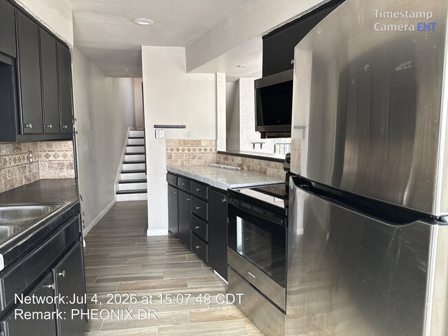 Building Photo - 5815 Phoenix Dr