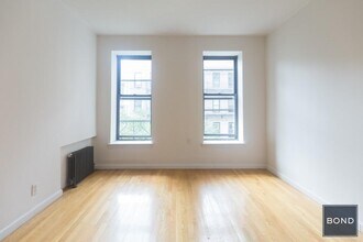 Building Photo - 213 E 84th St