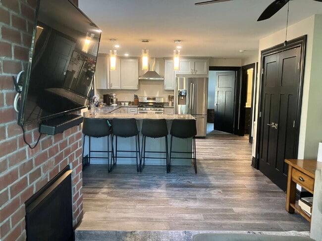 Building Photo - 1 BR in Village of Fairport Available Oct 1!