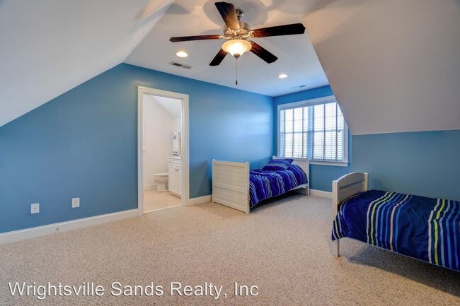 Building Photo - 3 br, 3 bath House - 1221 Waterfall Way