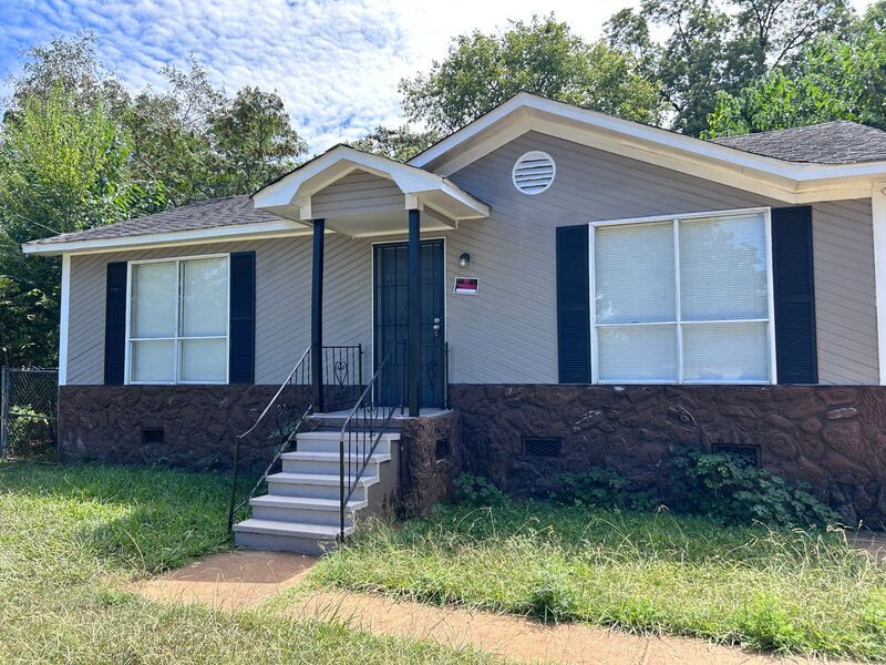 Primary Photo - 3225 Balsam Ave SW