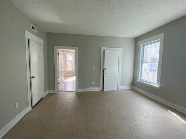 Building Photo - 65 Market St