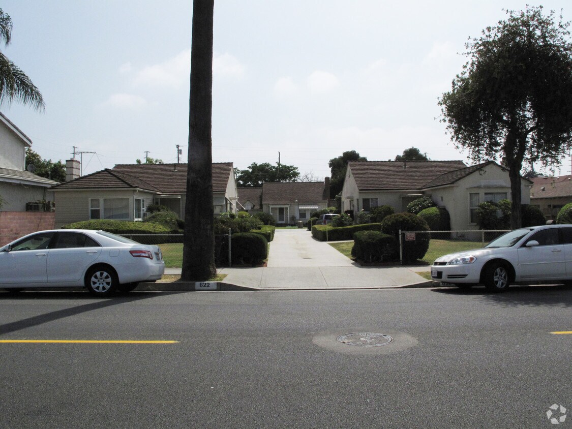 Foto principal - 626-628 N Ynez Ave