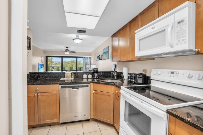 Building Photo - 600 Neapolitan Way