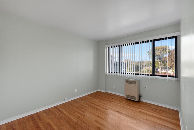 Building Photo - The Landing at 1st Street