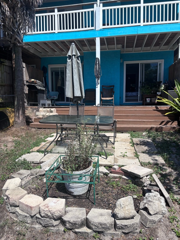 Building Photo - 1209 Capri Dr