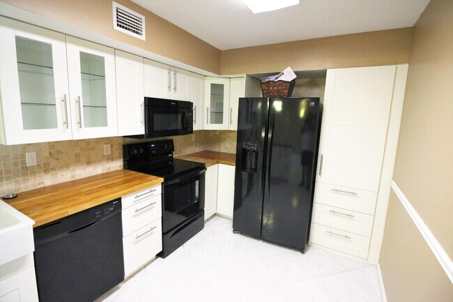 Foto del edificio - 3160 Leewood Terrace