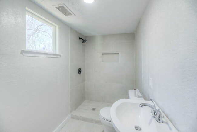 Foto del edificio - 328 W Sherwood Dr