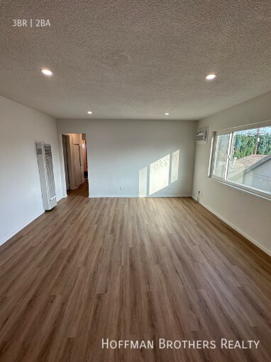 Building Photo - 2530 Carmona Ave