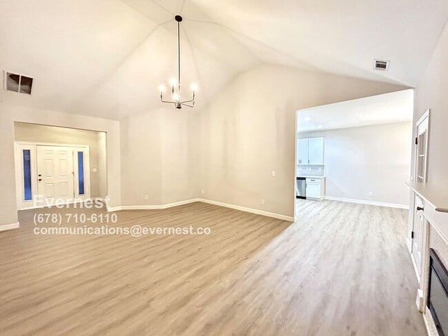 Foto del edificio - 2935 Laurel Ln