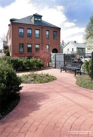 Foto del edificio - 245 Beacon St
