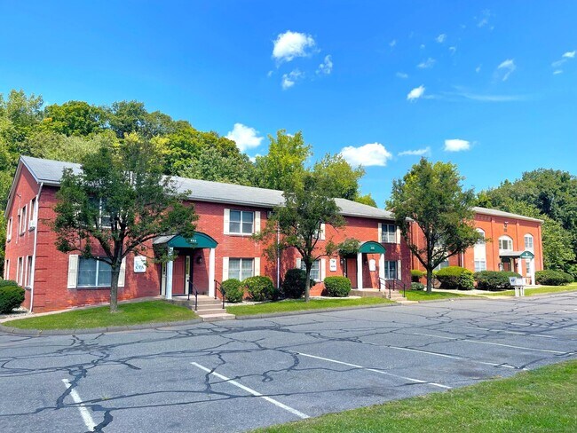 Foto del edificio - 545 N Main St