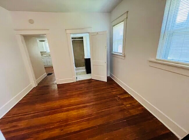 Foto del edificio - 2035 Elliott Ave