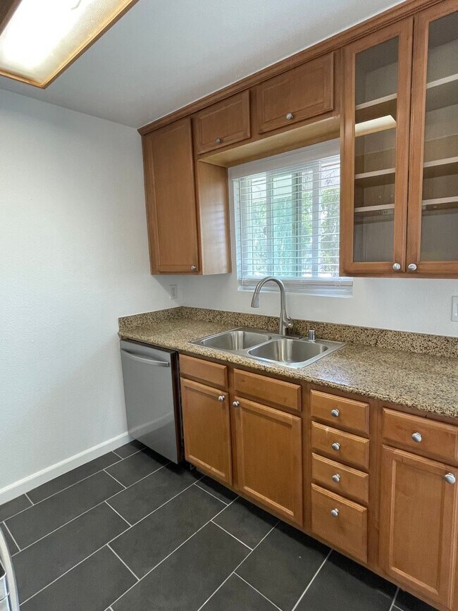 Building Photo - Remodeled 1 Bedroom in San Diego!! Water/Trash Included