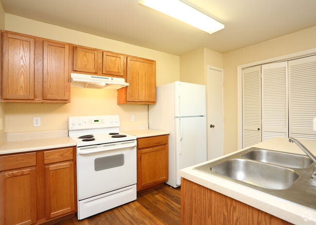 3BD,2BA_1290 SF- Kitchen - Ironwood Crossing