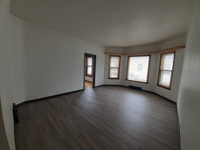 Building Photo - 1536 Cedar St