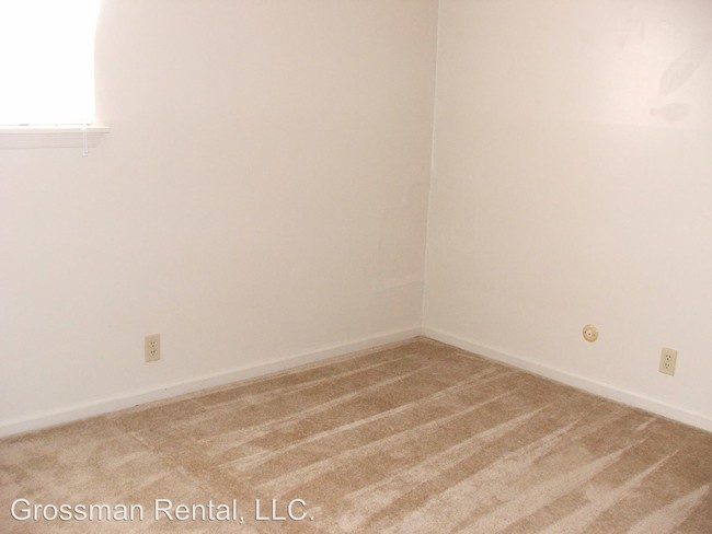 Building Photo - 702 Fairway Dr