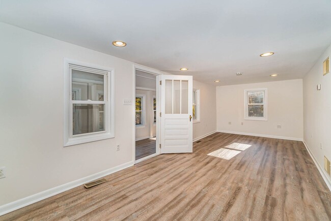Building Photo - Very Private 2 Bedroom 1 Bathroom Colonial...