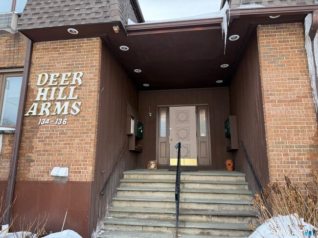 Building Photo - 136 Deer Hill Ave