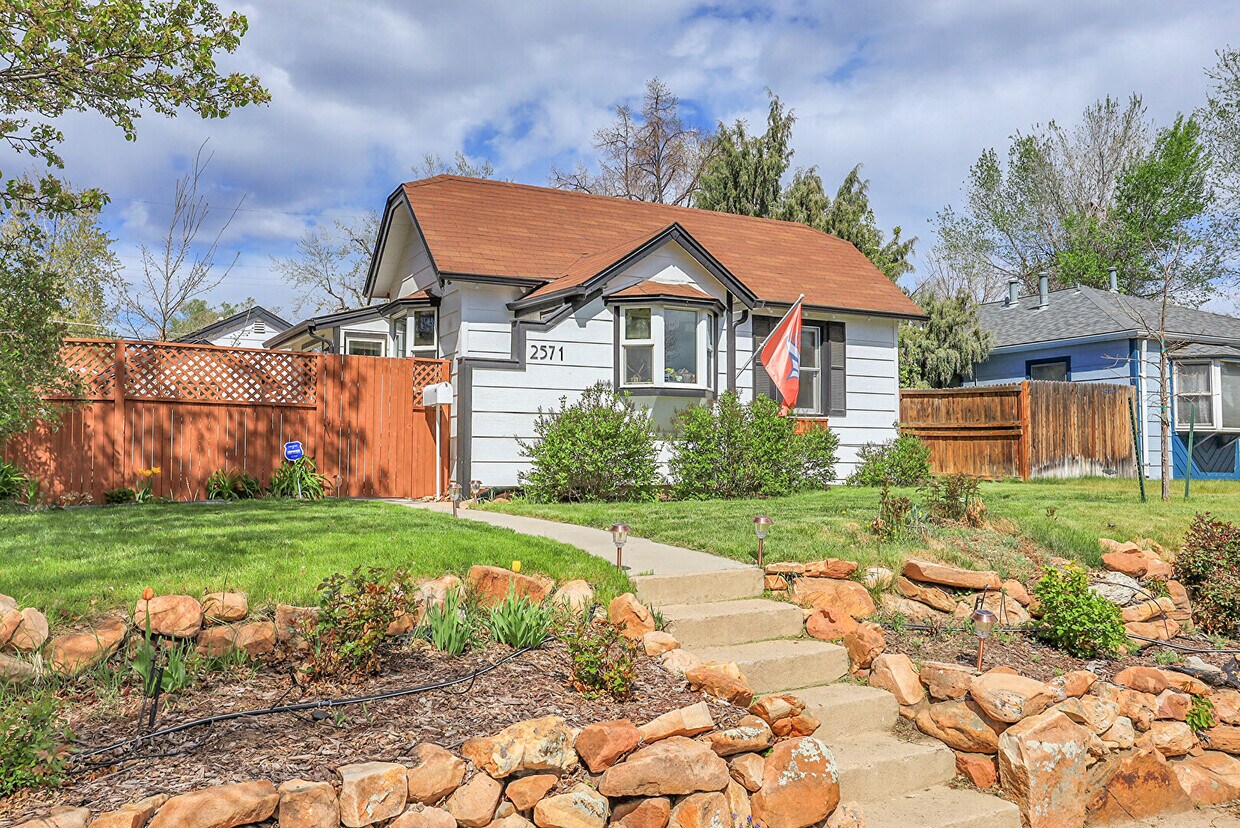 Foto principal - 2571 S Pennsylvania St