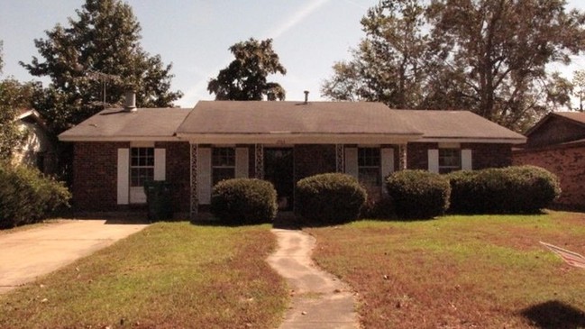 Building Photo - 2703 S Taft St