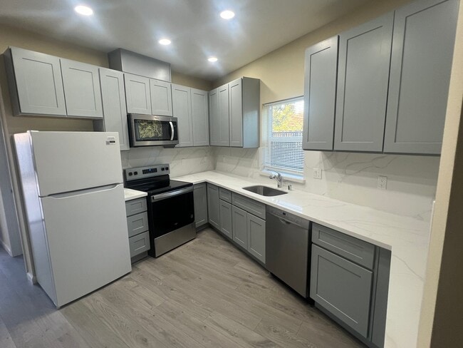 Building Photo - 4368 Railroad Ave